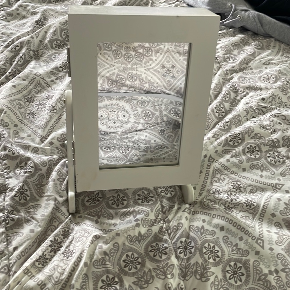 Mirrored jewelry storage